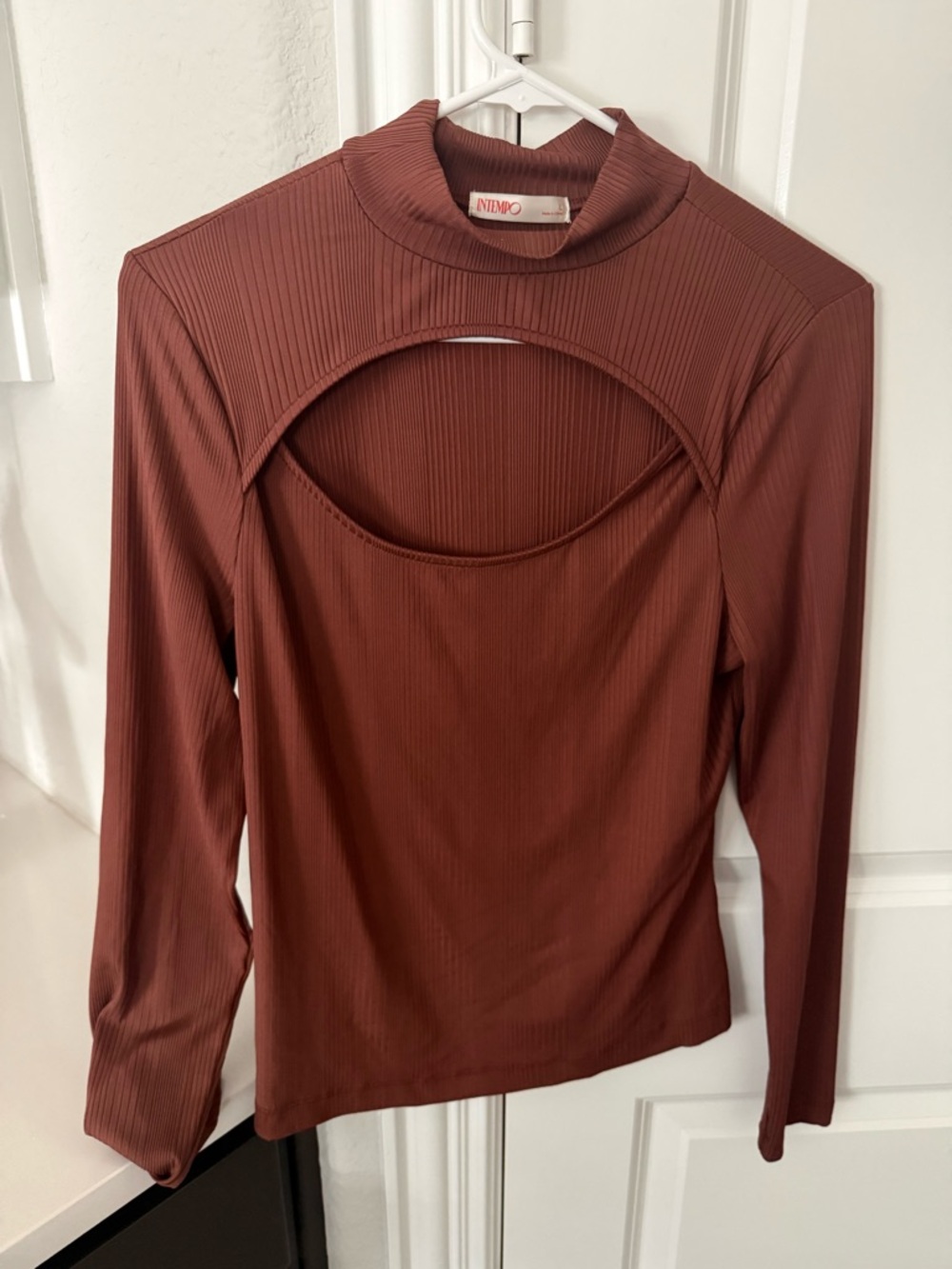 INDIGO Ribbed Long-Sleeve Cutout Top in Rust